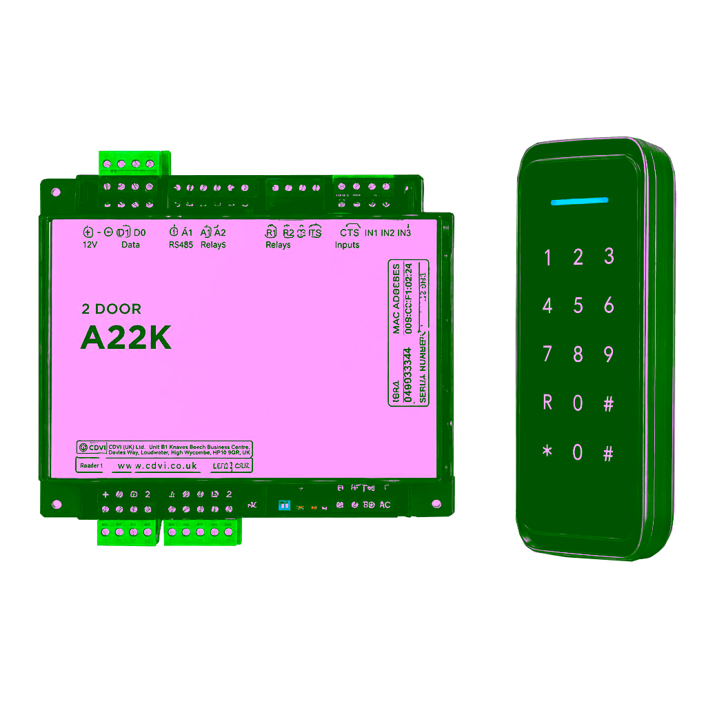 Sistema de control de accesos con teclado y panel de control para comunidades.